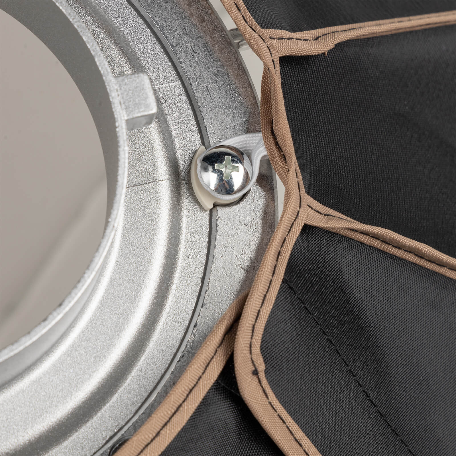 SmallRig 3754 Softbox Lantern RA-L65 65 cm, Montura Bowens, Unghi 270 Grade, Quick Setup, Include Barn Doors - imagine 9