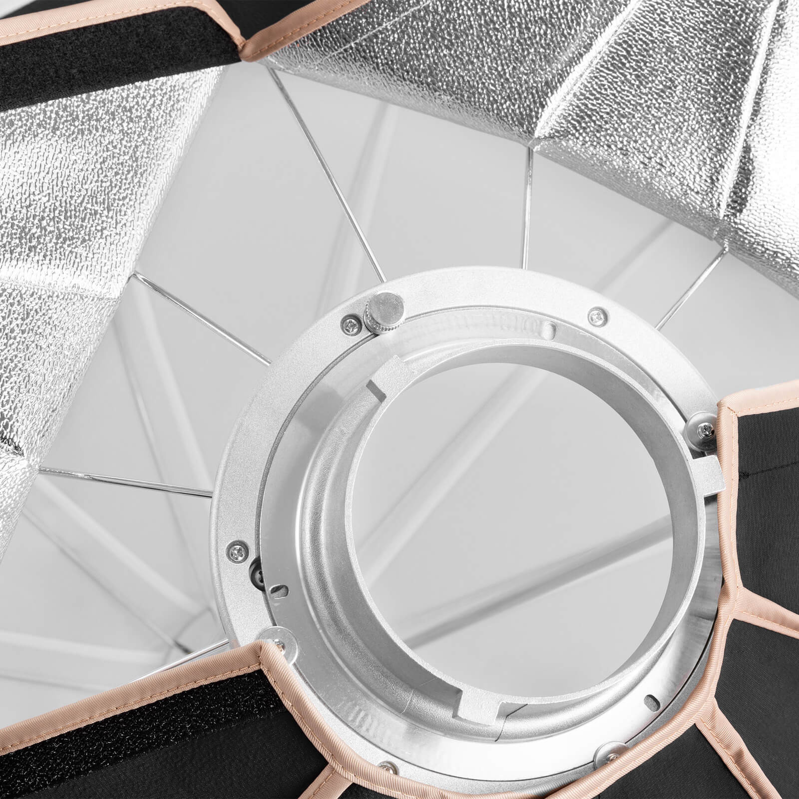 Zhiyun Softbox Lantern 85D 85 cm, Montura Bowens, Unghi 360 Grade, Include Fusta Control (Skirts), Sistem Quick Setup - imagine 5