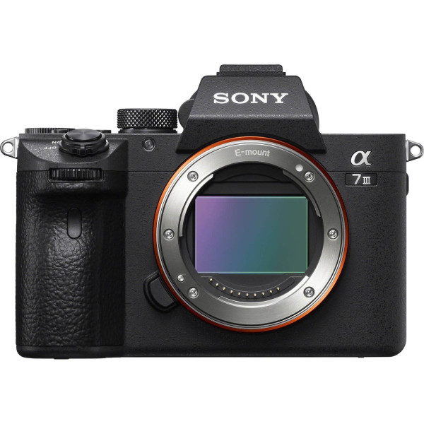 Sony A7 III Body Aparat Foto Mirrorless, Full Frame 24.2 MP, Video 4K HDR, Autofocus 693 Puncte PDAF, Stabilizare IBIS 5 Axe