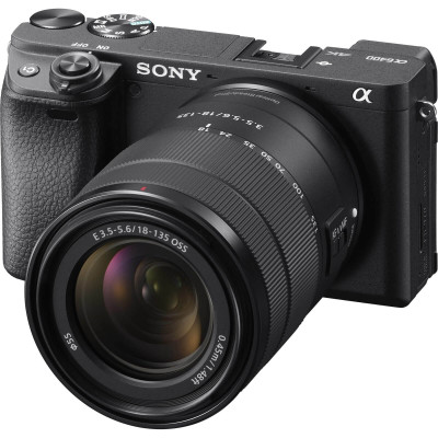 aparat foto mirrorless sony a6400 kit obiectiv 18-135 mm oss vlogging