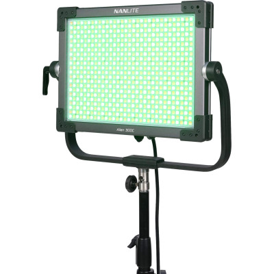 Panou LED Nanlite Alien 300C cu softbox si grila eggcrate montate