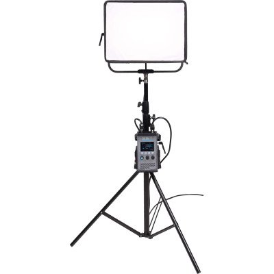Nanlite Alien 300C montat pe stativ de studio profesional