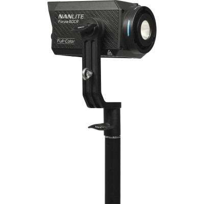 Comparatie dimensiune Nanlite Forza 60CR in palma pentru portabilitate