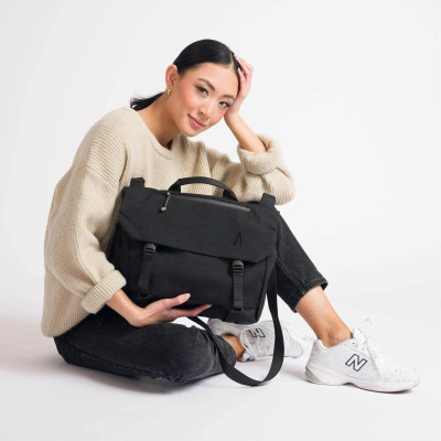Geanta Umar Boundary Rennen Messenger/Tote Bag Black, Compartiment Laptop 14", Material Reciclat RE-3, YKK WR, 10L