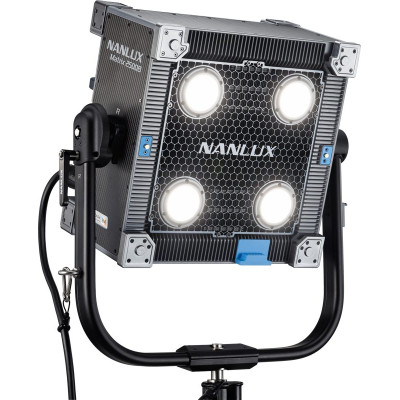 Avatar Shop|NANLUX Evoke Matrix 2500B Bi-color, Kit Cutie Transport, Putere 2500W, CCT 2700K-6500K, Lentila Fresnel Motorizata, IP66|Nanlux
