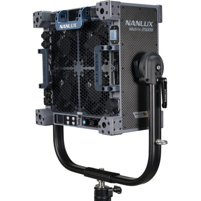 Avatar Shop|NANLUX Evoke Matrix 2500B Bi-color, Kit Cutie Transport, Putere 2500W, CCT 2700K-6500K, Lentila Fresnel Motorizata, IP66|Nanlux
