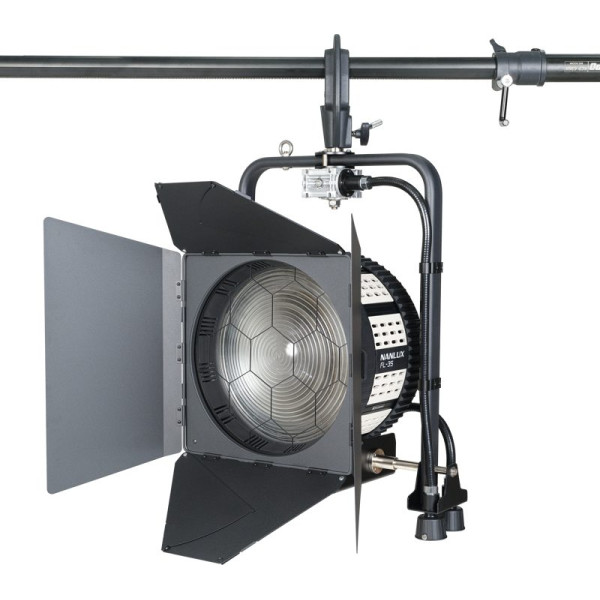 Nanlux FL-35 Yoke cu Lentila Fresnel, Actionare cu Prajina, Pentru Evoke 1200/1200B, Barndoors 4 Cai, Focalizare si Pan/Tilt