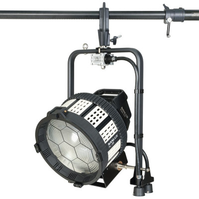 Avatar Shop|Nanlux FL-35 Yoke cu Lentila Fresnel, Actionare cu Prajina, Pentru Evoke 1200/1200B, Barndoors 4 Cai, Focalizare si Pan/Tilt|Nanlux