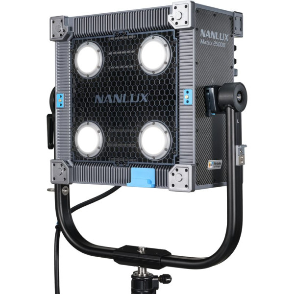 NANLUX Evoke Matrix 2500B Kit Lumina Spot Bicolor, Multi-Source, 2500W, CCT 2700K-6500K, Lentila Fresnel Motorizata, IP66