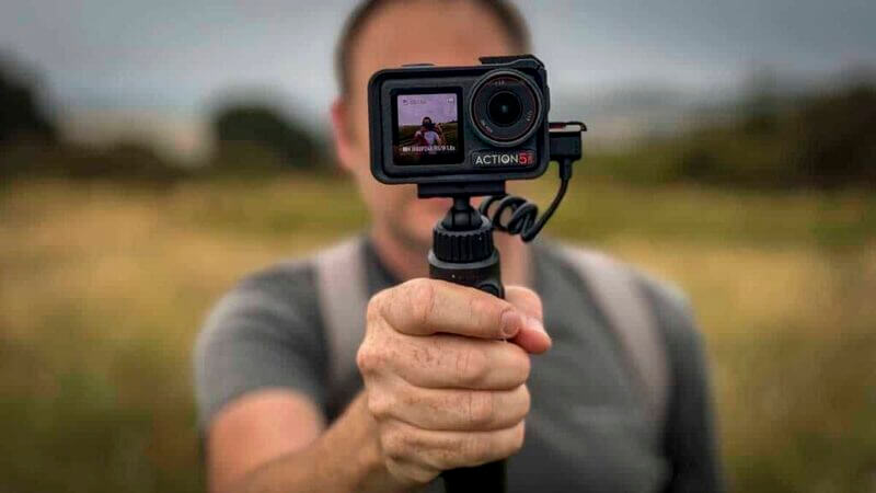 senzor optic 1/1.3 inchi si gama dinamica 13.5 ev camera dji osmo action 5 pro