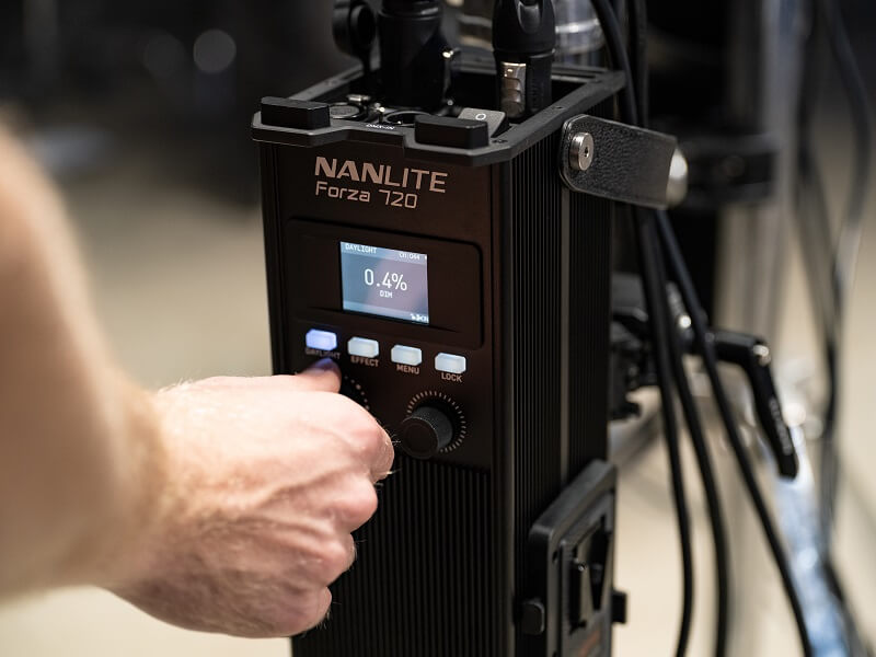unitate control nanlite forza 720b si porturi alimentare v-mount