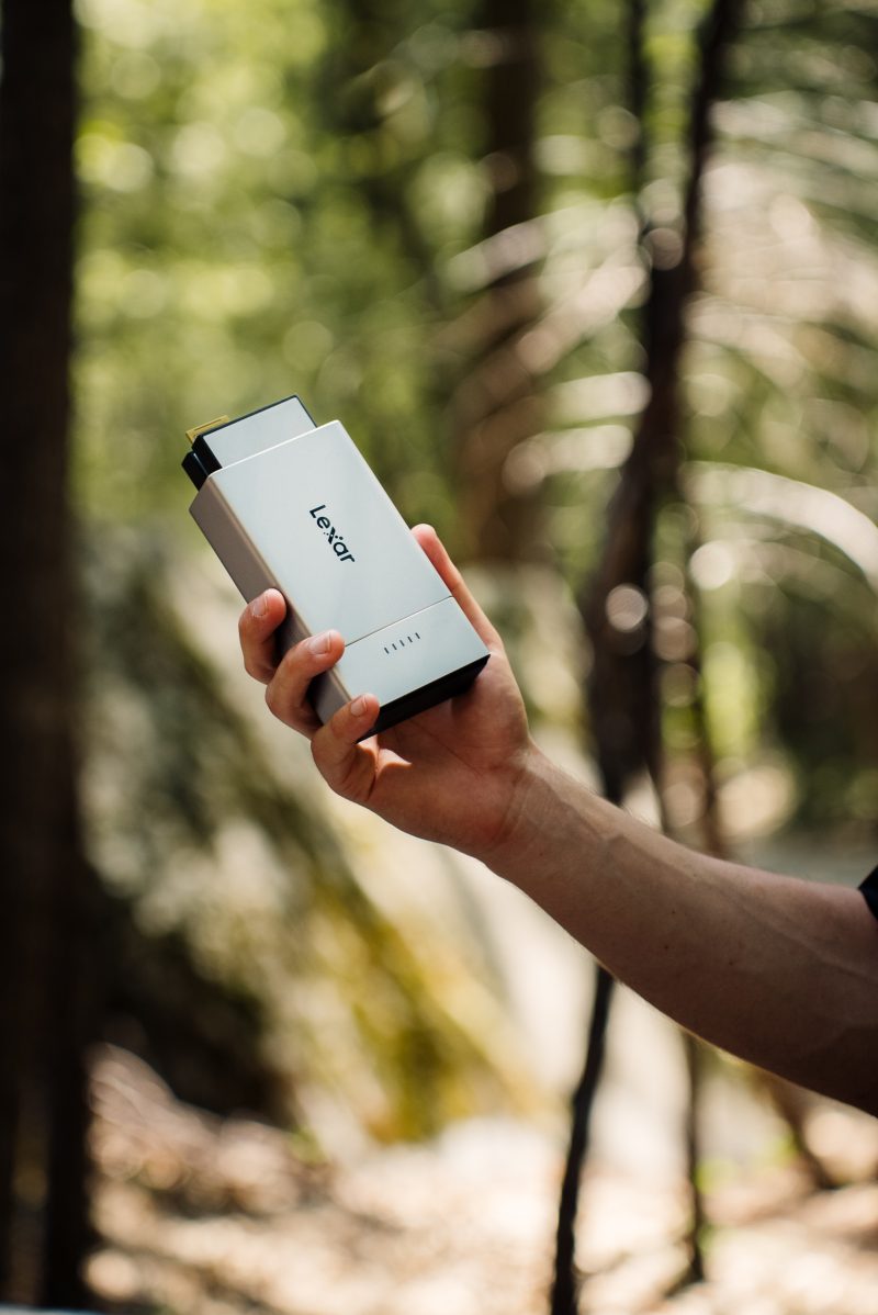 Lexar Professional Workflow Go, Statie Andocare 2 Compartimente, Cititor SD/microSD, SSD 2TB, 10 Gb/s, Baterie 5000mAh