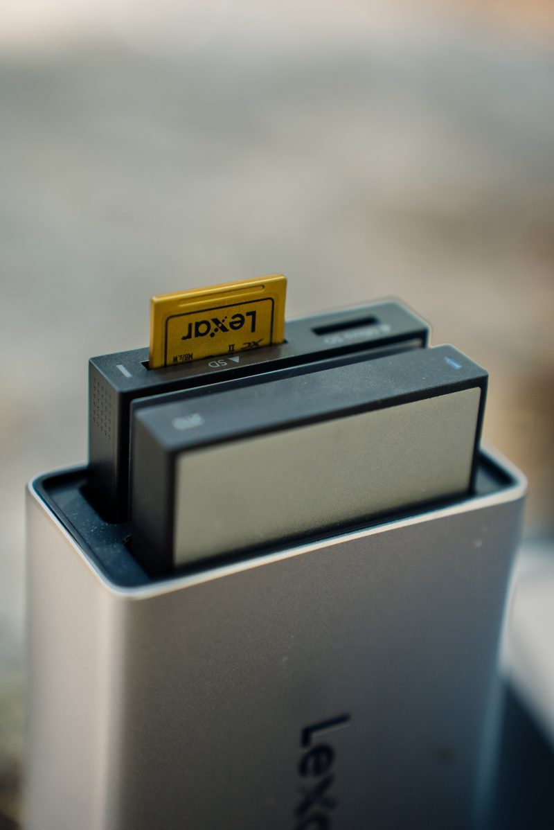 Lexar Professional Workflow Go, Statie Andocare 2 Compartimente, Cititor SD/microSD, SSD 2TB, 10 Gb/s, Baterie 5000mAh