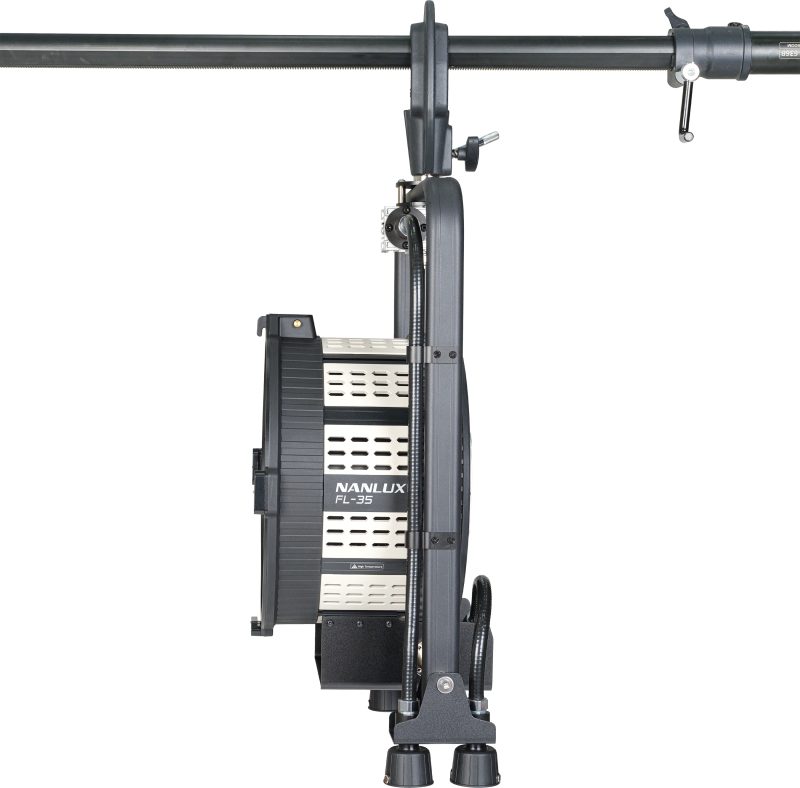Nanlux FL-35 Yoke cu Lentila Fresnel, Actionare cu Prajina, Pentru Evoke 1200/1200B, Barndoors 4 Cai, Focalizare si Pan/Tilt