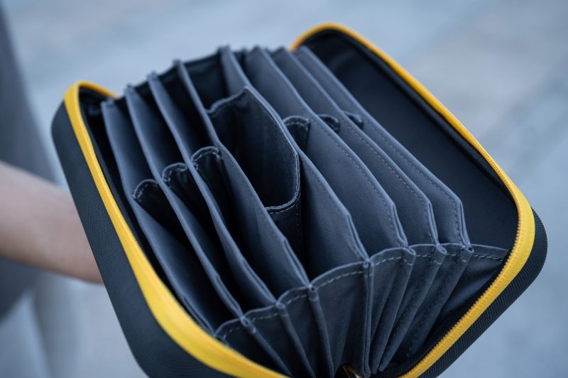 NiSi Filter Pouch Caddy MAX, Husa pentru Filtre Foto, Capacitate 13 Filtre, Compatibila cu Filtre de 95mm, Fermoar YKK, Carcasa
