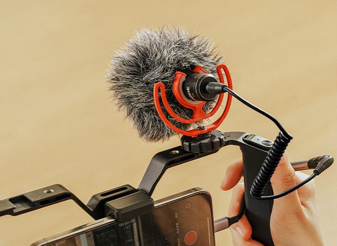SmallRig 5356 IG-02 IntegraGrip Cage, Cage Smartphone, Controler Wireless Detasabil, Suport QD, Filet 1/4-20