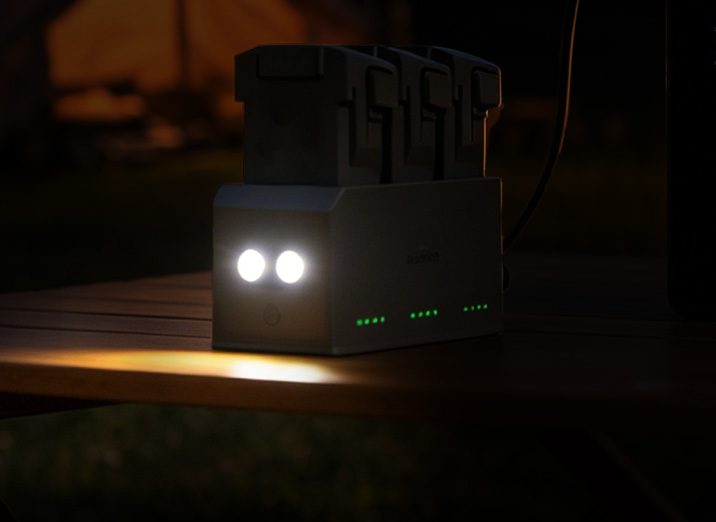 SmallRig 6502 Incarcator Baterii 100W, Pentru DJI Mini 5/4/3 Pro, 3 Sloturi, USB-C, Incarcare Secventiala Inteligenta