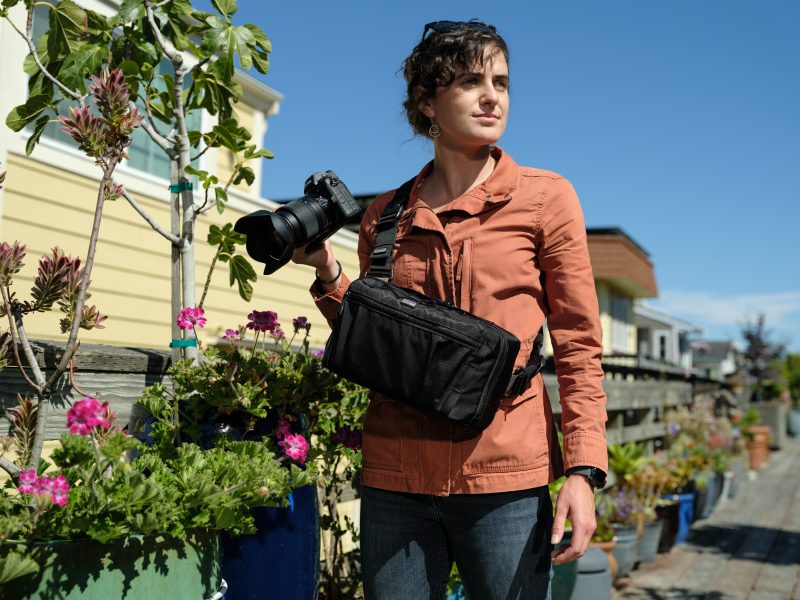Think Tank PressPass 10, Geanta Crossbody/Umar/Centura, Compartiment Principal Larg, Insertie Detasabila, Greutate 680g