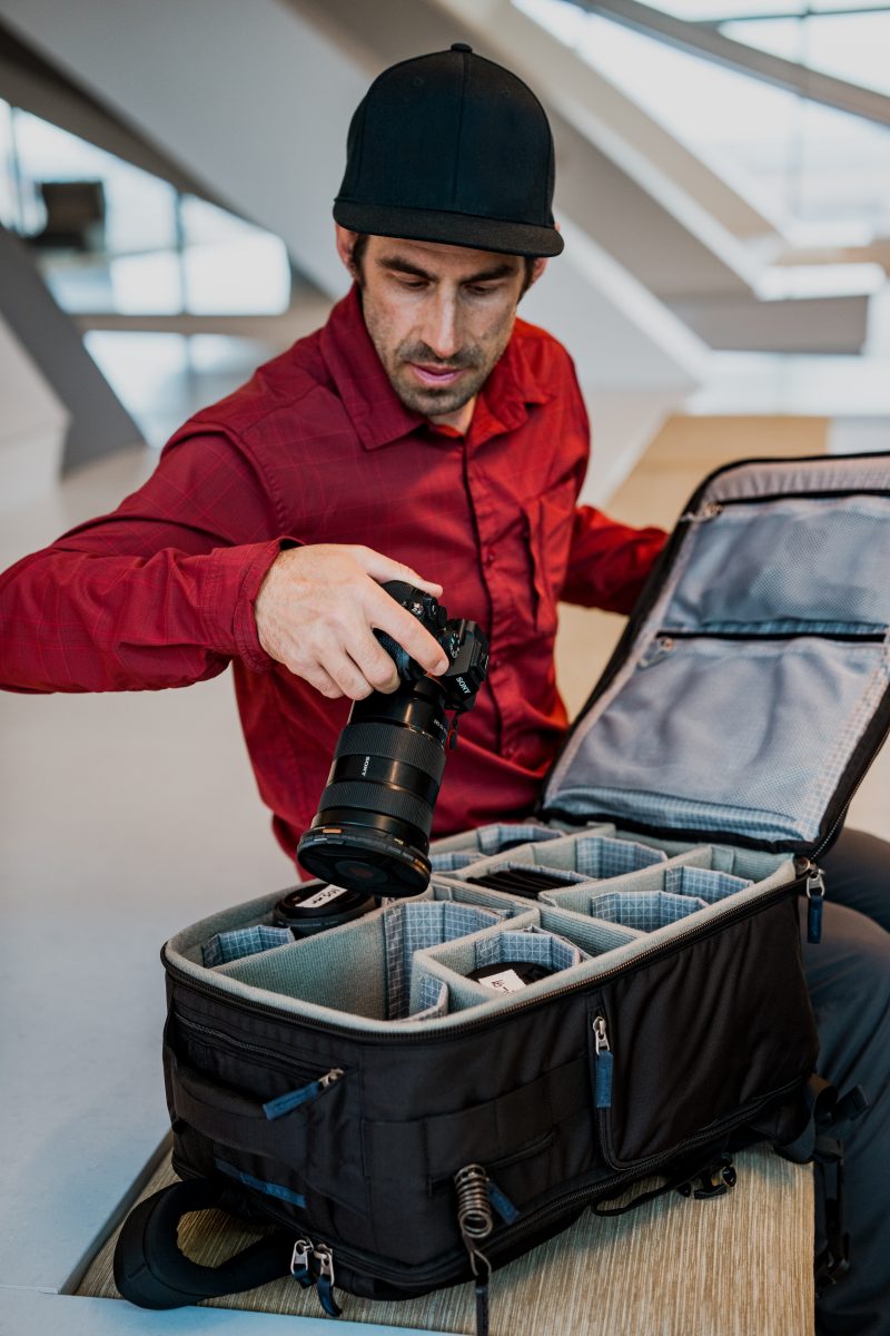 Think Tank Airport Commuter Backpack 31L, Rucsac Foto, Negru, Capacitate 31L, Laptop 16 inch, Fermoare YKK RC Fuse