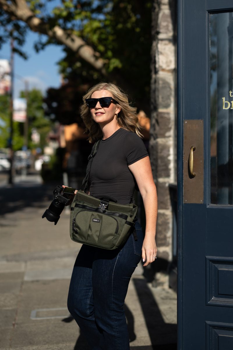 Think Tank FocusPoint Crossbody, Geanta Foto, Volum 8L, Culoare Urban Rust, Inchidere Rulou, Fara PFAS
