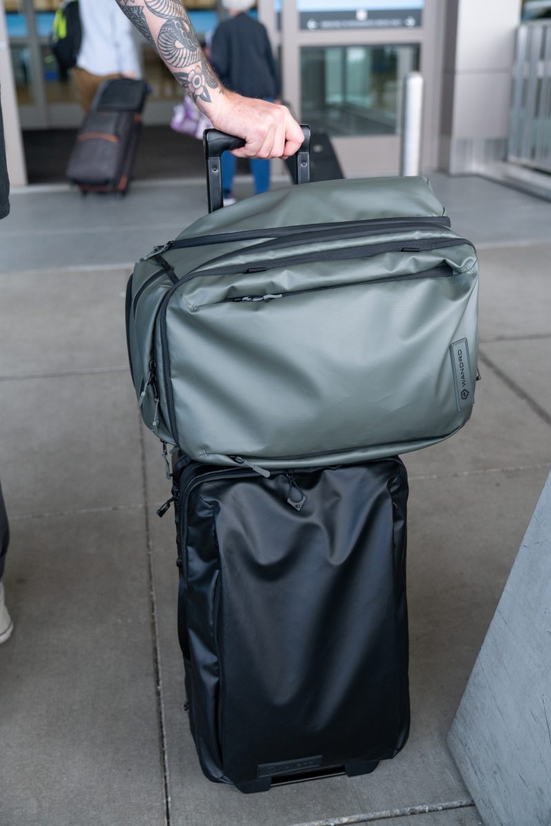 WANDRD Transit Travel Backpack 35L, Wasatch Green, Compatibil Bagaj Cabina, Compartiment Laptop, Bretele Retractabile
