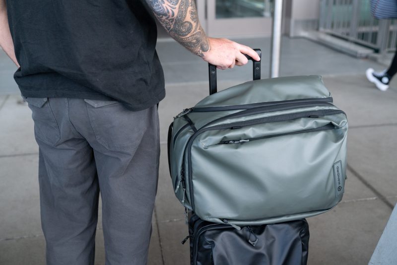 WANDRD Transit Travel Backpack 35L, Wasatch Green, Compatibil Bagaj Cabina, Compartiment Laptop, Bretele Retractabile