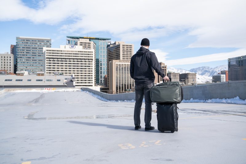 WANDRD Transit Travel Backpack 45L, Wasatch Green, Compatibil Bagaj de Cabina, Compartimente Dedicate Laptop si Tableta,