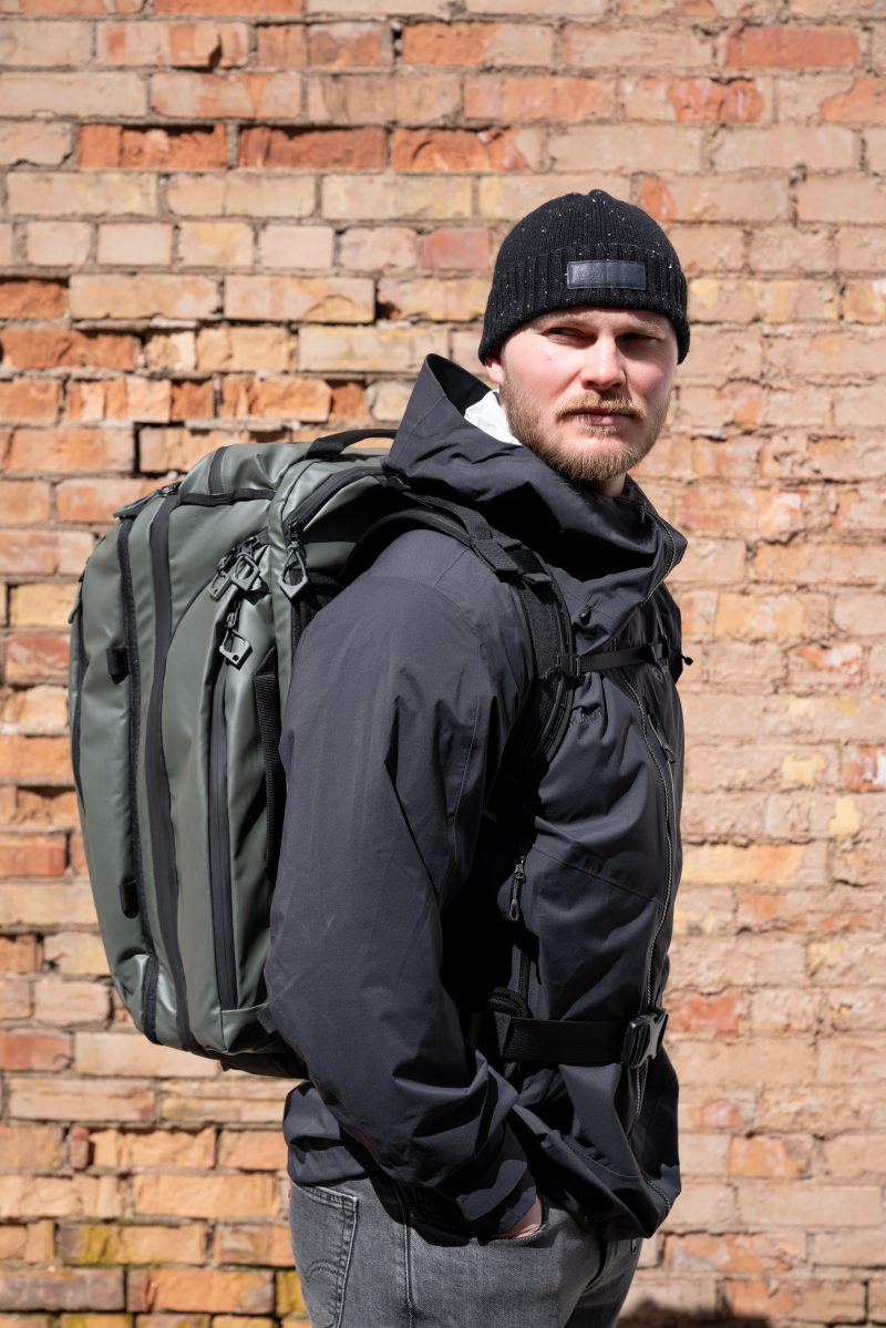 WANDRD Transit Travel Backpack 45L, Wasatch Green, Compatibil Bagaj de Cabina, Compartimente Dedicate Laptop si Tableta,