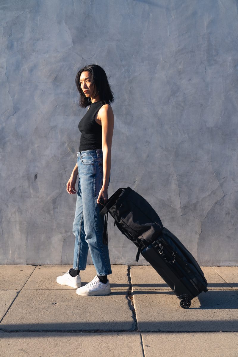 WANDRD Tote Backpack, Geanta Tote Transformabila in Rucsac, Husa Laptop Detasabila, Sistem Prindere Chei