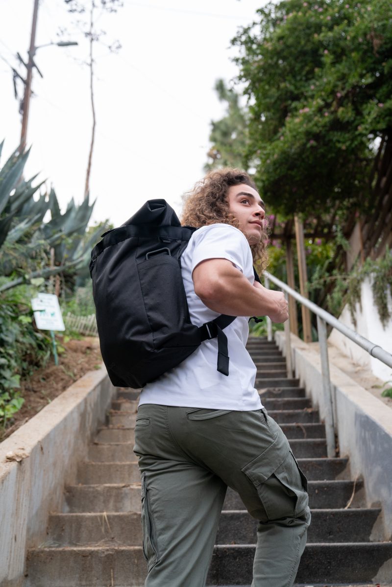 WANDRD Tote Backpack, Geanta Tote Transformabila in Rucsac, Husa Laptop Detasabila, Sistem Prindere Chei