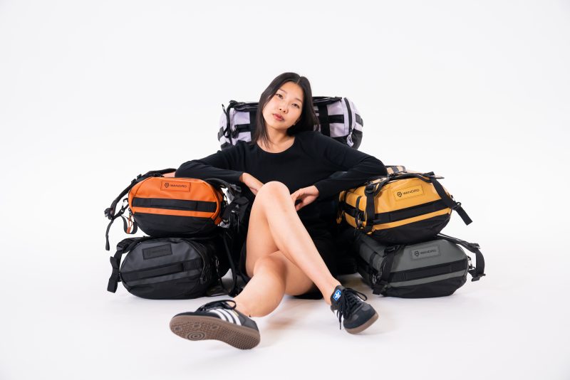 WANDRD CARRYALL Duffel 40L Black, Geanta Convertibila Duffel-Rucsac, Volum 40L, Baza Ranforsata, Rezistenta la Intemperii