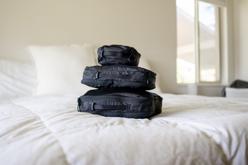WANDRD Packing Cube Bundle, Set 3 Cuburi Ambalare, Panou Frontal Transparent, Buzunar Rufe Extensibil, Manere de Prindere