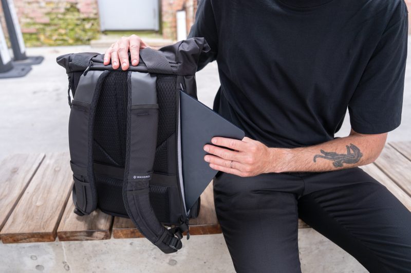 WANDRD PRVKE EDC 18L Rucsac, Culoare Rhone Burgundy, Acces Rapid Laptop, Roll-top Extensibil, Compatibil Centura Lombara