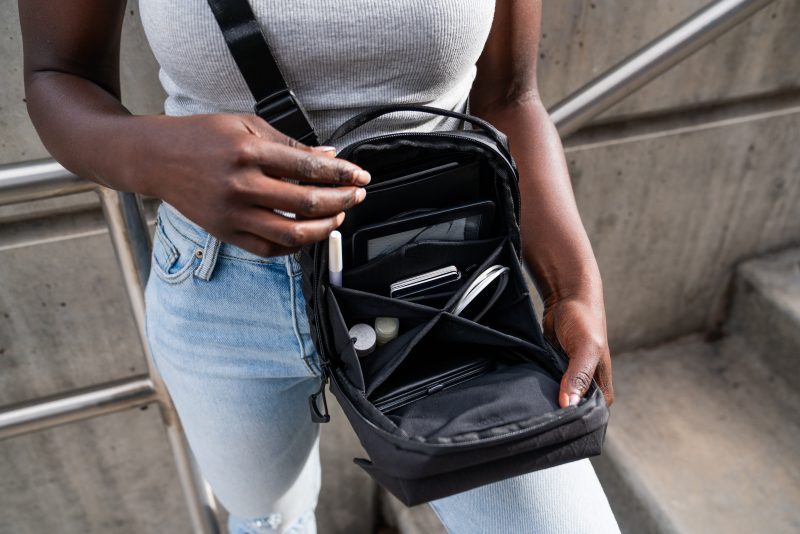 WANDRD X1 Cross Body Large Black, Fanny Pack, Capacitate 2L, Fermoare YKK, Catarama Magnetica, Nylon Balistic 1680D
