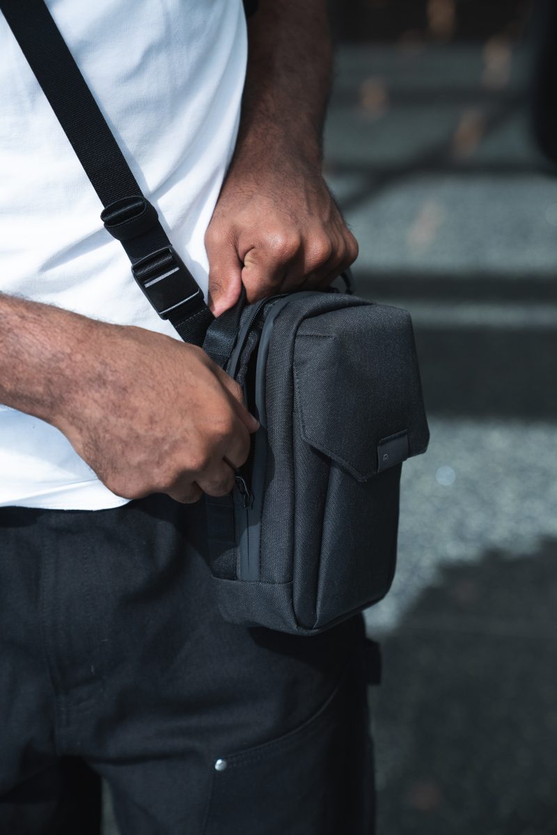 WANDRD X1 Cross Body Medium Black, Geanta Crossbody, Capacitate 2L, Fermoare YKK, Catarama Magnetica