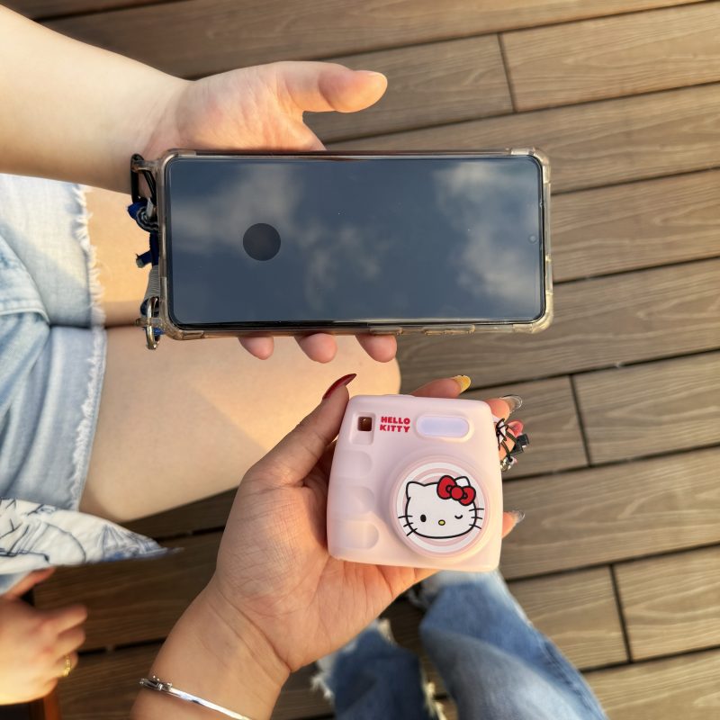 Yashica x Hello Kitty Mini Camera Digitala, Roz, 8MP, Video Full HD 1080p, Zoom Digital 4x, Ecran LCD 2.4 inch